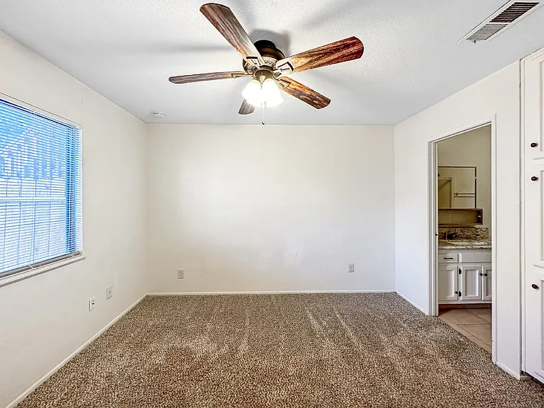 940 W Graaf Ave #B — Photo 9