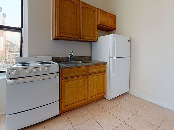 4th image of 642 E 14th St #3R