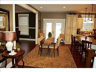 2nd image of 284 Thames Ct