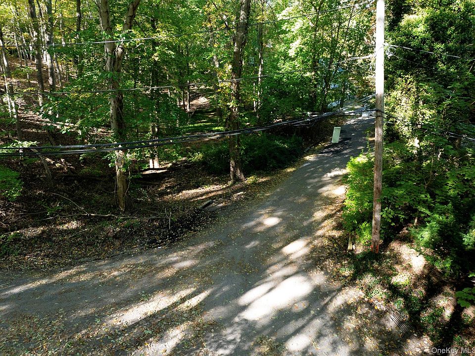 2nd image of 18A Valley Circle