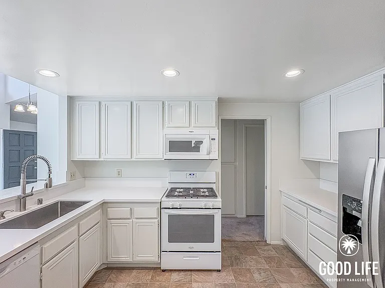 4711 Amberwood Ct — Photo 3