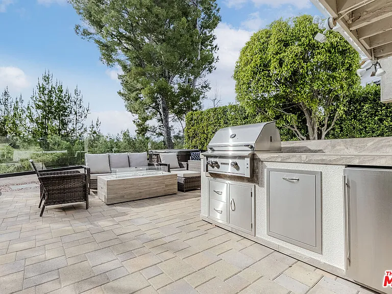 2637 Angelo Dr — Photo 19