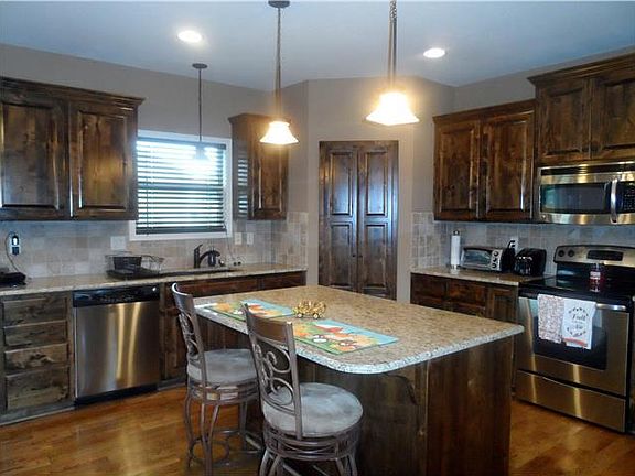 4th image of 508 NE Woodpark Ln