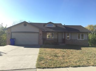 1226 Oakview Dr, Junction City, KS 66441