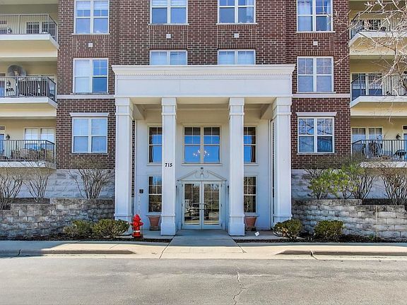 3rd image of 715 Astor Ln Unit 307
