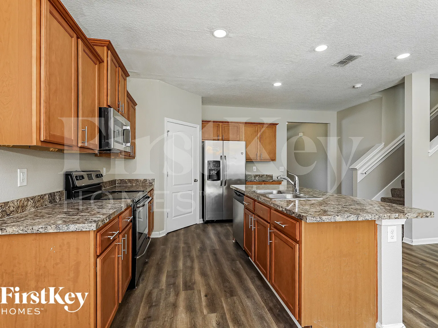 5 bed, 3.0 bath, 2556 sqft, $2,405 — Photo 4