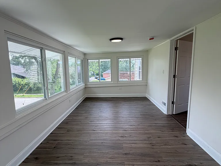 260 W Lincoln Hwy — Photo 36