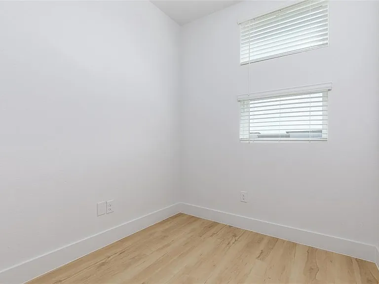 2801 Weisenberger St #101 — Photo 21