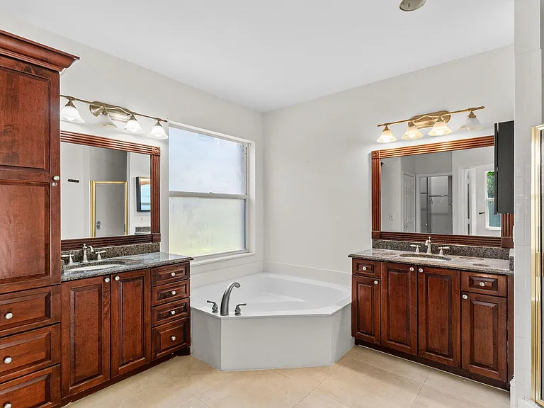 21698 Abington Ct — Photo 39