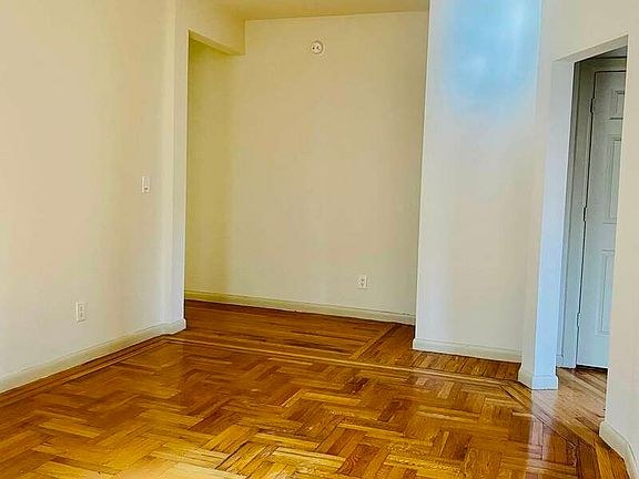 5th image of 2085 Morris Ave #14