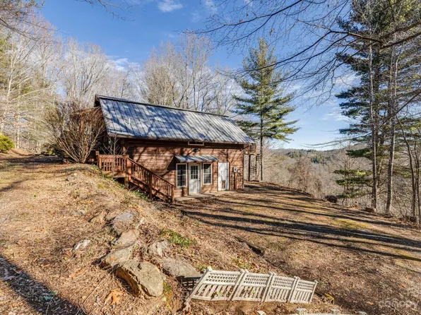 978 Dam Rd, Burnsville, NC 28714