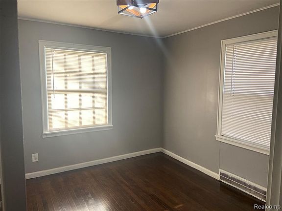 5th image of 20770 Behrendt Ave