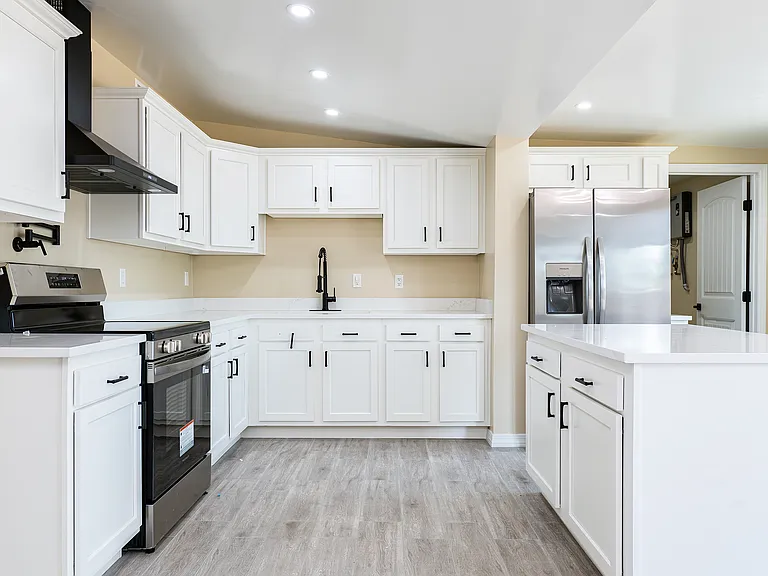 1117 E Illinois St — Photo 11
