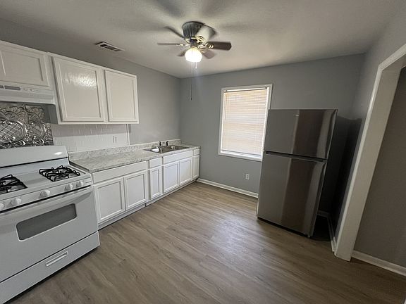 4th image of 403 Shelley Pl #1403