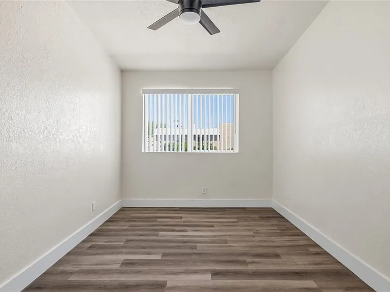 2103 N 10th Ave — Photo 10