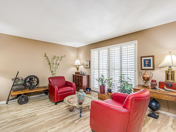 3rd image of 10537 W Palmeras Dr
