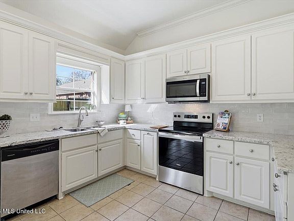 2nd image of 122 Prescott Rdg