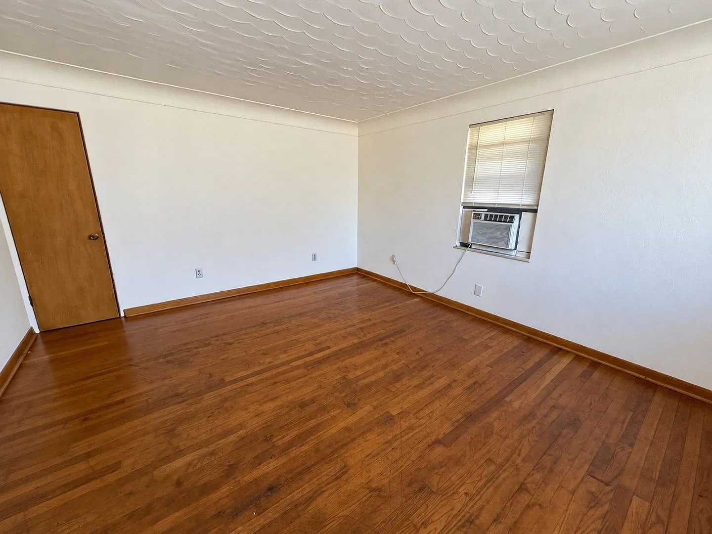 1-bed / 1-bath in Alton! — Photo 2
