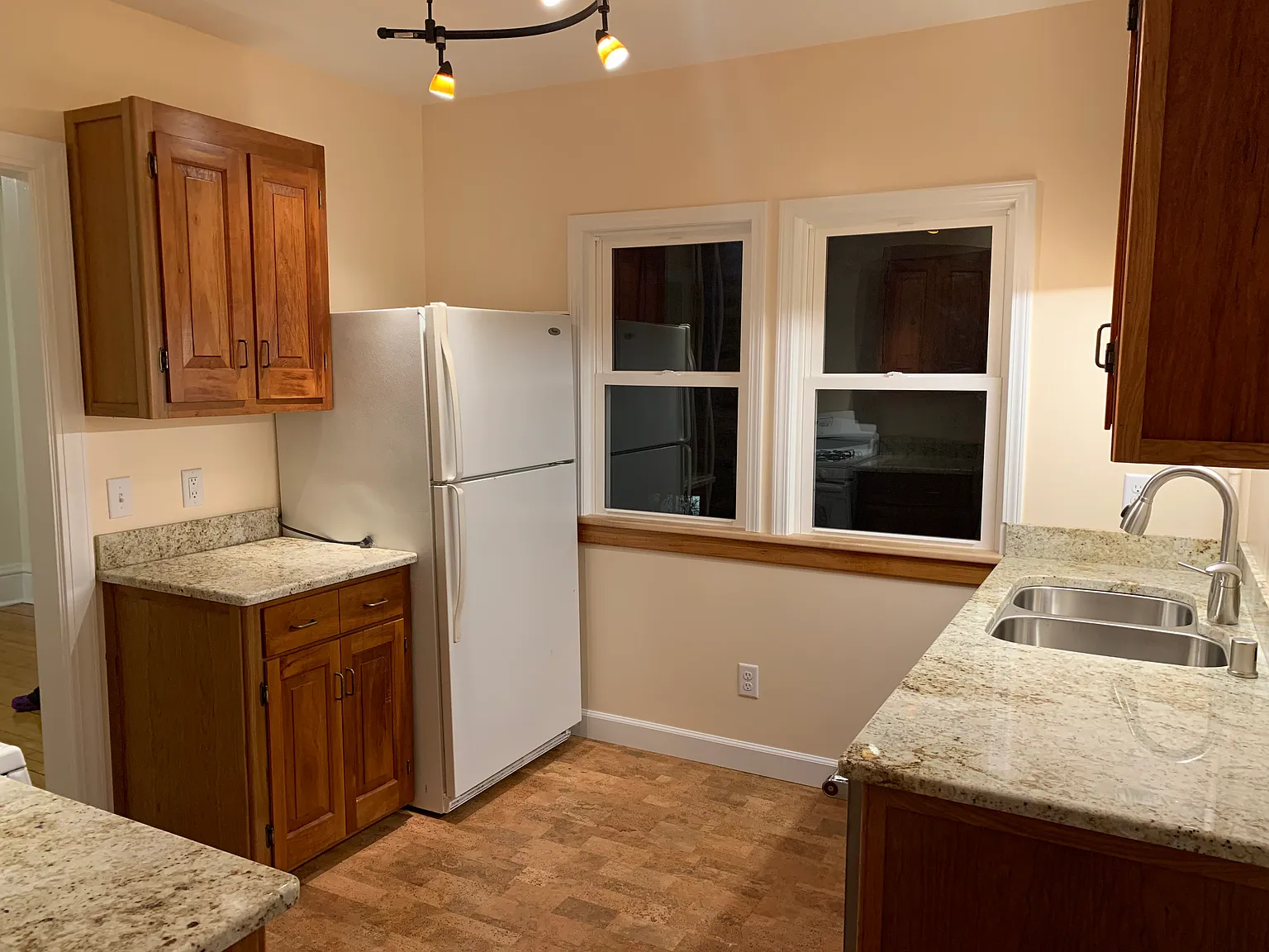 2 bed, 1000 sqft, $1,950 — Photo 3