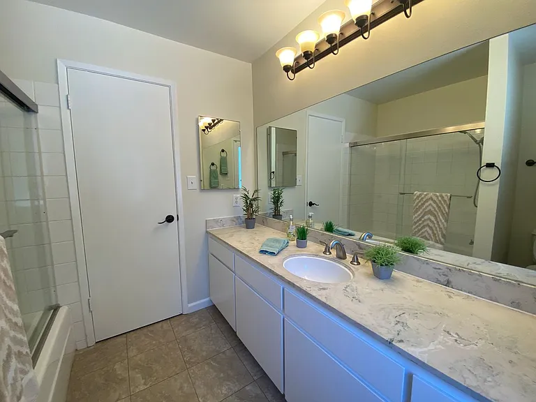 4653 Del Valle Pkwy — Photo 14