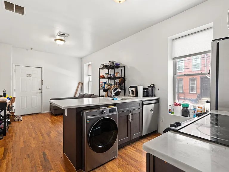 132 Jefferson St #1 — Photo 4