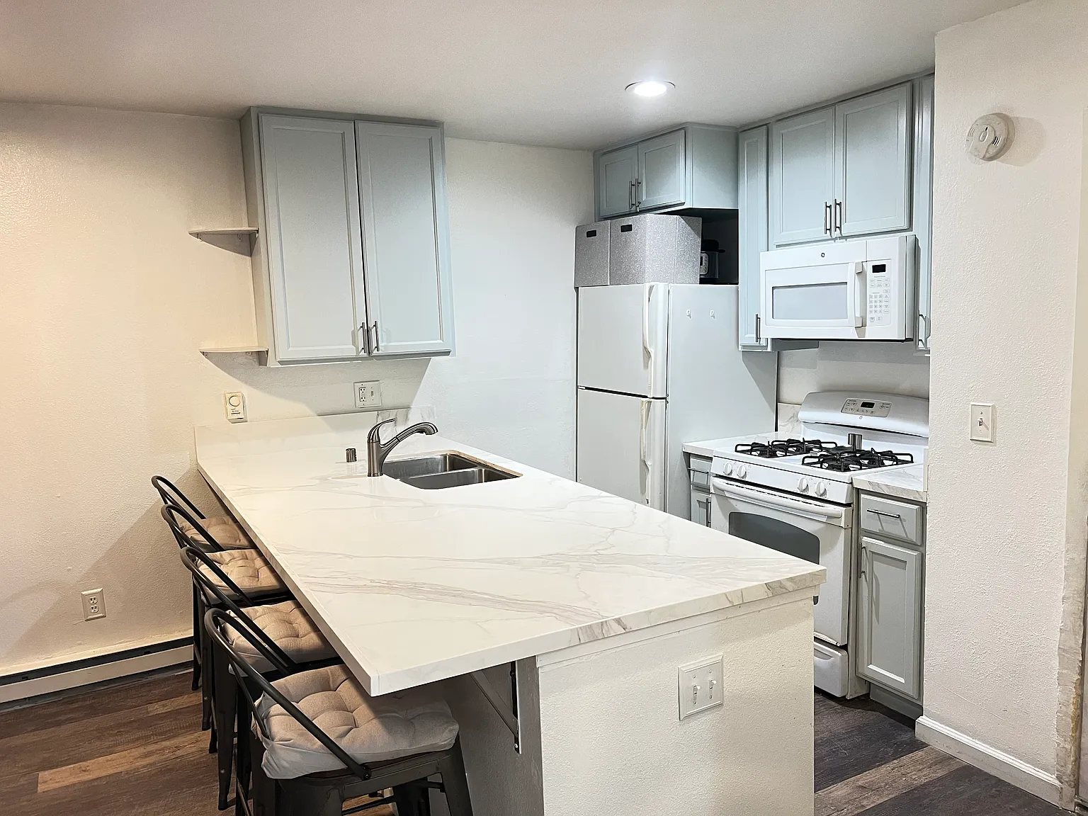 Studio, 422 sqft, $2,200 — Photo 3