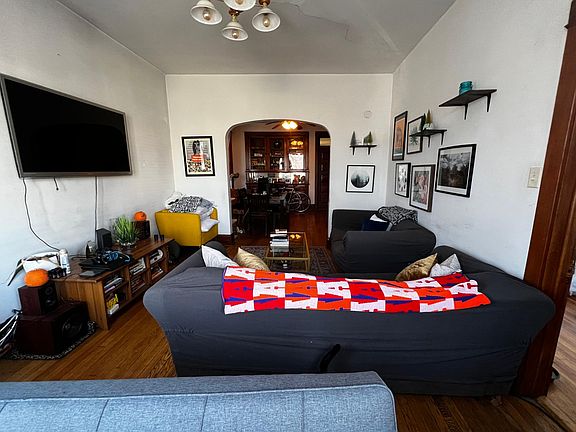3rd image of 1536 N Oakley Blvd #2