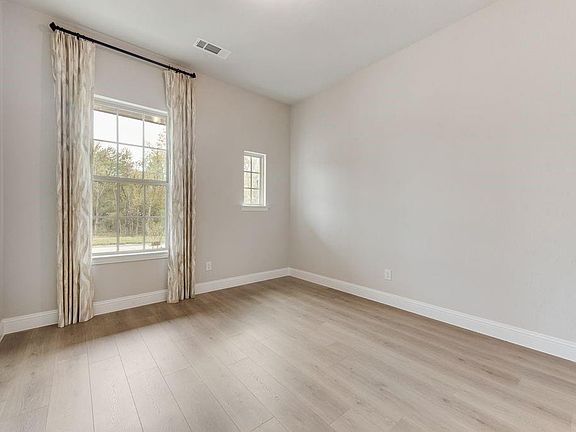 5th image of 3212 Hidden Valley Dr