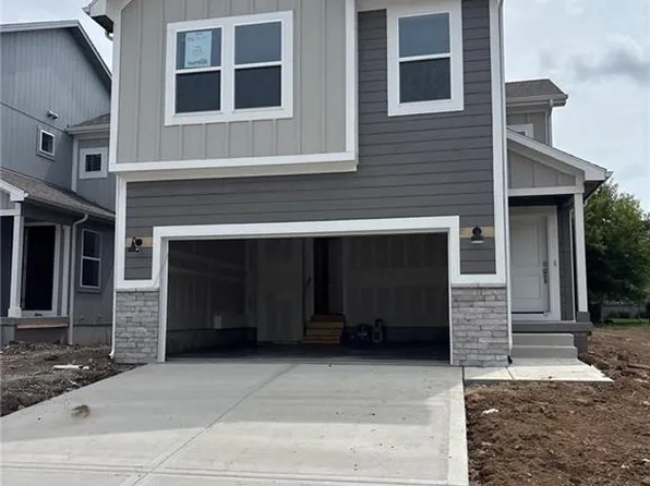 8826 SW 10th St, Blue Springs, MO 64064