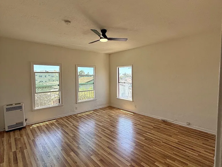 4367 Oakwood Ave #201 — Photo 6
