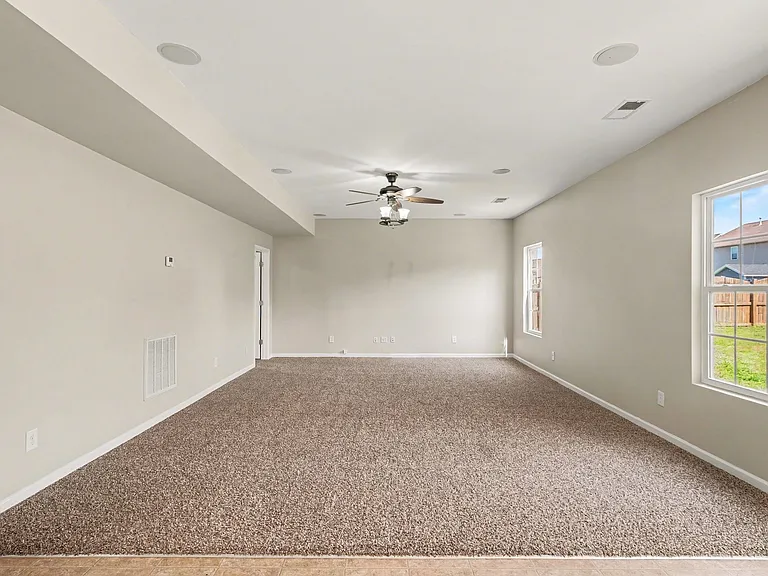 1042 Countess Ln — Photo 9