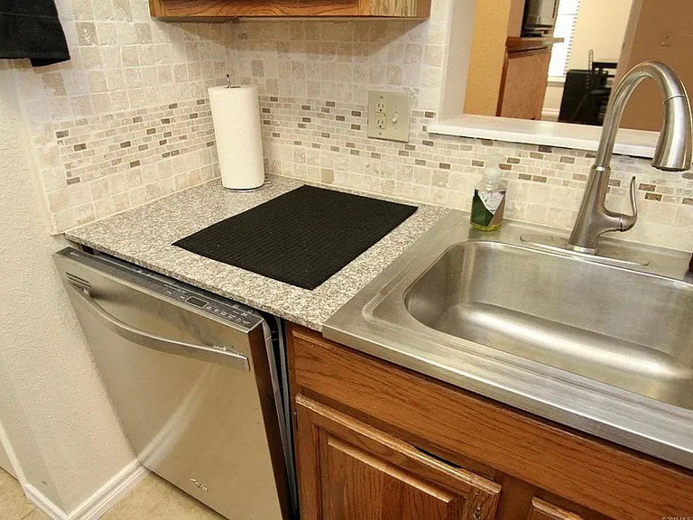 9113 S Urbana Ave #8-C — Photo 12