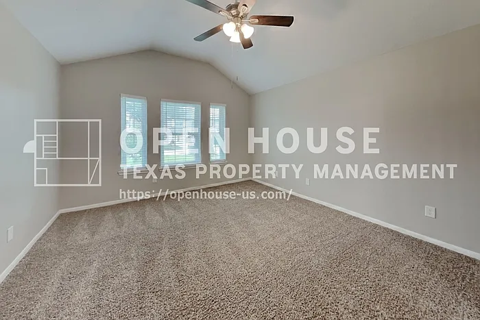2815 Fox Mountain Dr — Photo 9