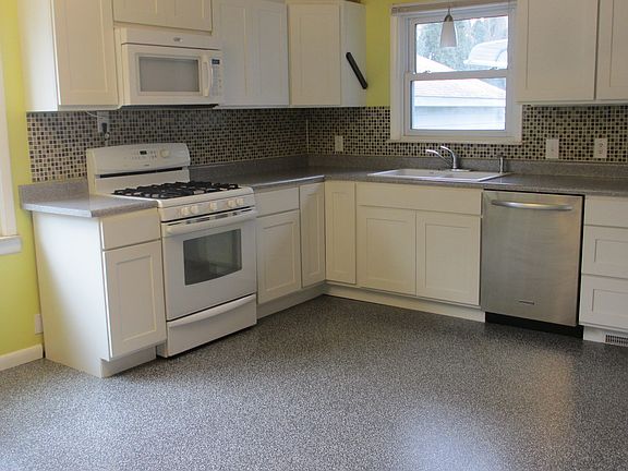 3rd image of 1220 Edison Ave