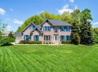 3304 Falcon Bluff Ct NE, Grand Rapids, MI 49525