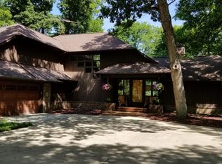 4900 Walnut Woods Dr, Ann Arbor, MI 48105