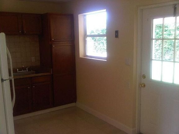 5th image of 2178 Bonnie Dr