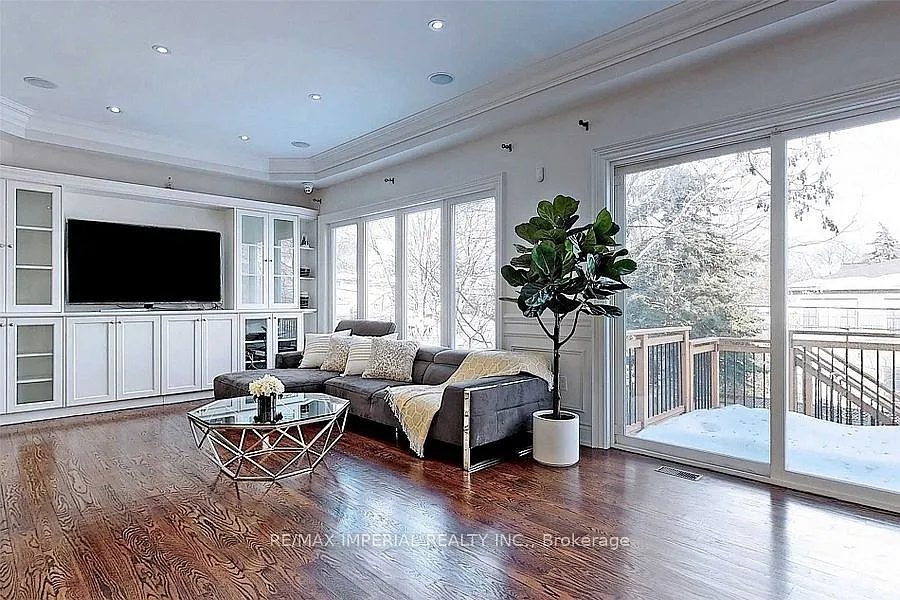 8 bed, $8,000 — Photo 3