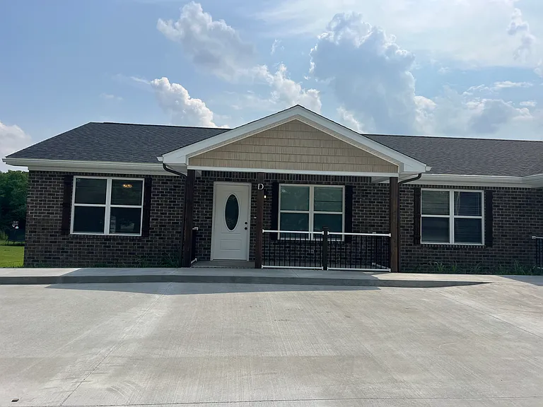 500 Hunters Cir #B — Photo 1
