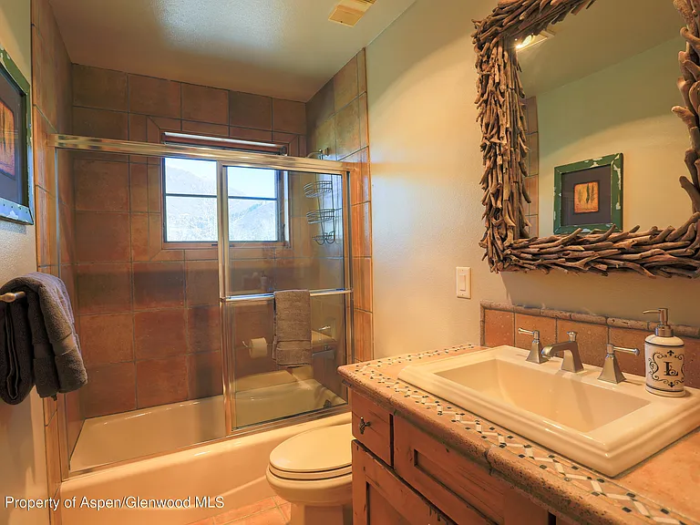 715 E Hopkins Ave — Photo 16