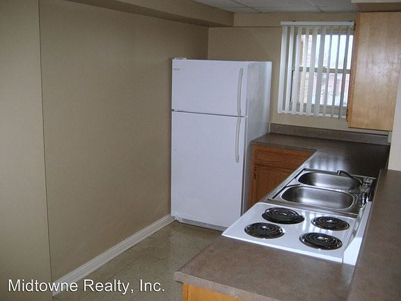 3rd image of 530 W Berry St APT 608