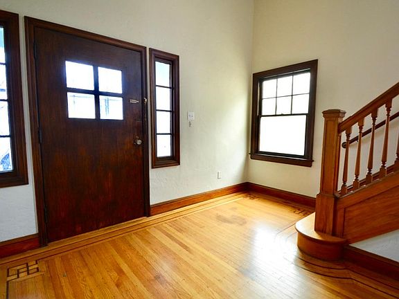 4th image of 2401 32nd Ave #1