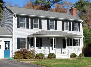 31 Greenbriar Ln, Attleboro, MA 02703