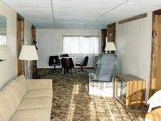 2nd image of 1933 Olimphia Rd