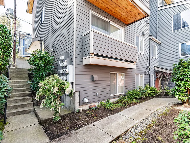 East Vista — Photo 3