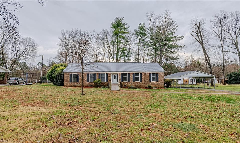 1st image of 921 Dogwood Ln