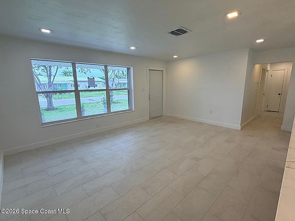 4th image of 205 Melaleuca Dr E