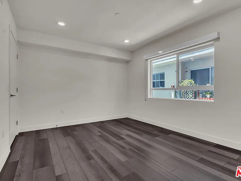 3667 Mentone Ave #4 — Photo 15