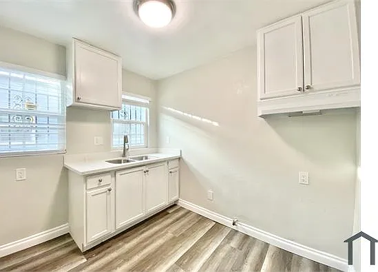 847 W 84th St #14 — Photo 2