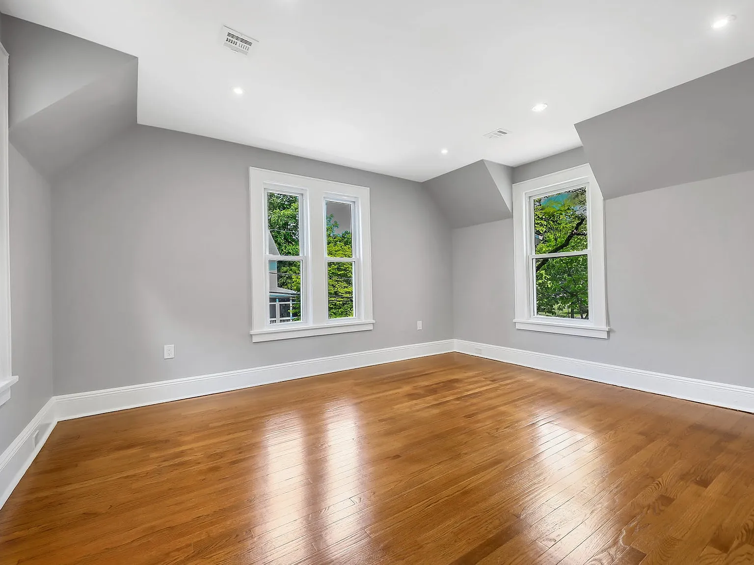 4 bed, $4,000 — Photo 3